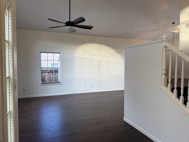 Foto del edificio - 10538 Olympic St NW