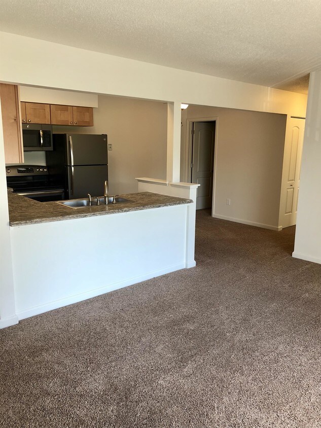 889 N Scheurmann Rd Unit 19B07, Essexville, MI 48732 Room for Rent