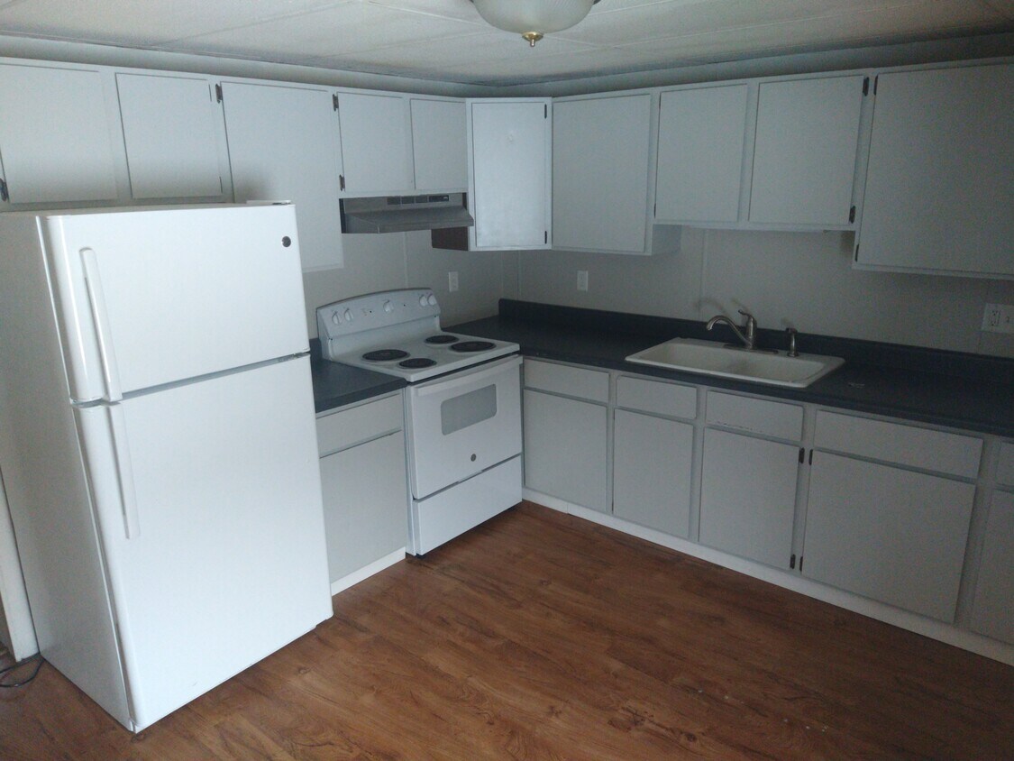 Kitchen - 9033 US-41