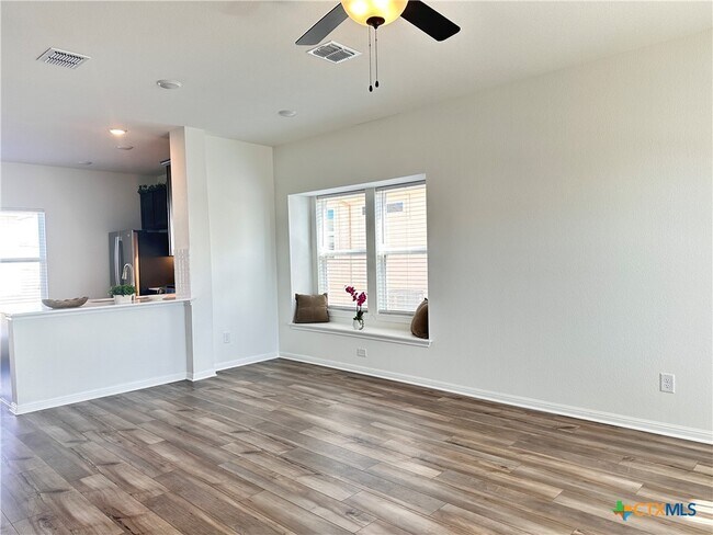 Foto del edificio - 124 Rollingwood Dr