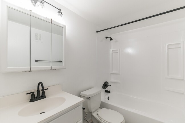 Abelia Square Bathroom - Abelia Square