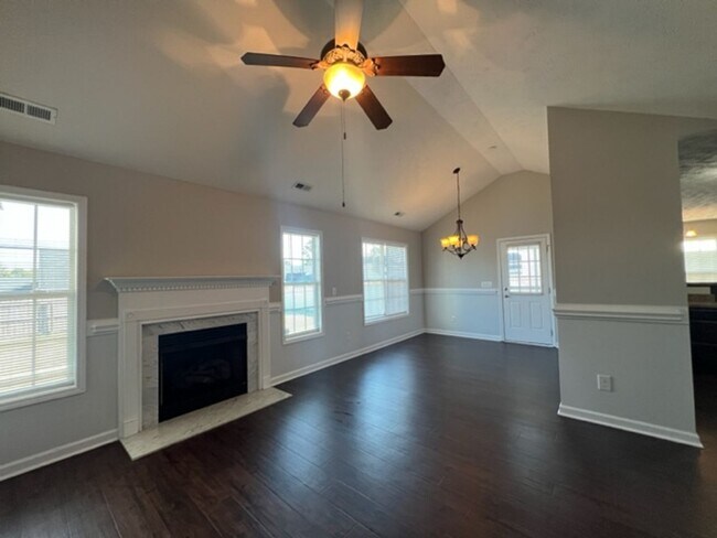 Building Photo - Beautiful 3 Bed Ranch with Fenced Backyard