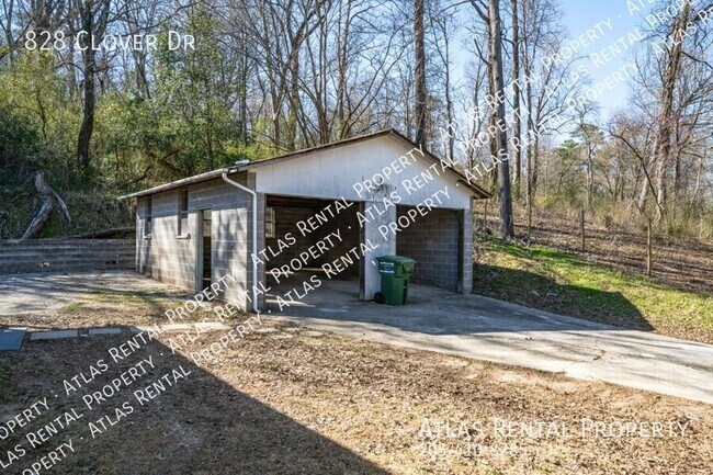 Foto del edificio - 828 Clover Dr