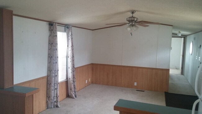 Building Photo - 17 Maple Ln
