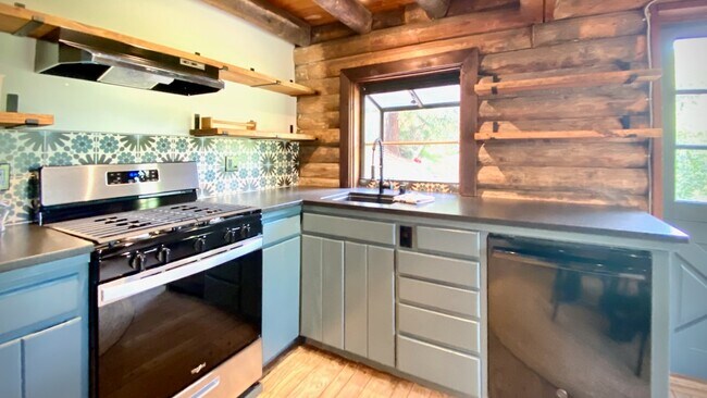 Foto del edificio - 615 Falls Dr