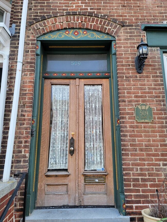 Building Photo - 5 Bedroom Home in Central Allentown