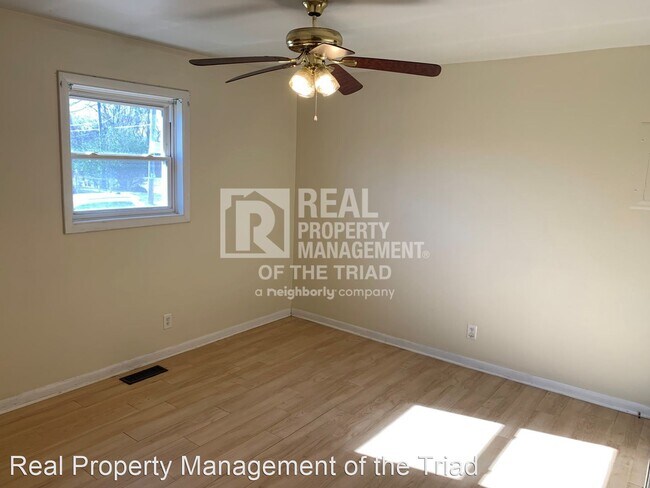 Building Photo - 2 br, 1 bath House - 903 E. Bragg St.