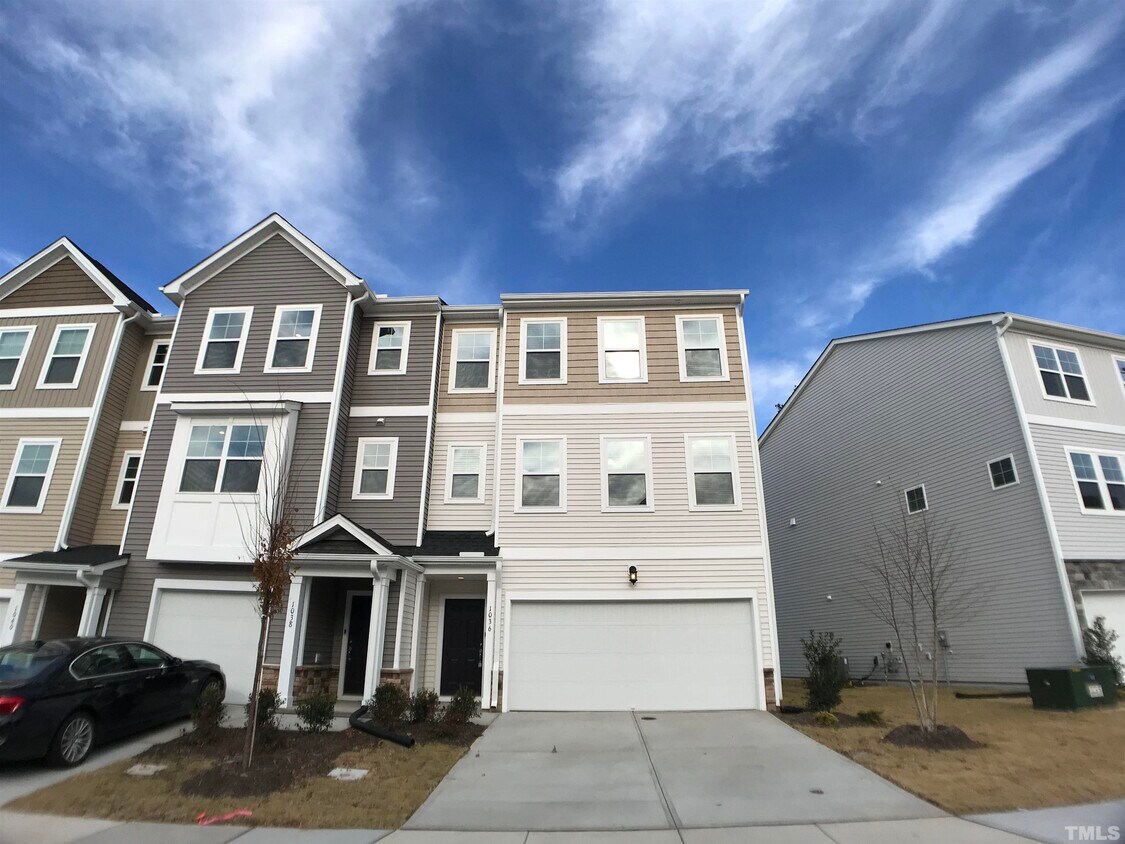 Primary Photo - 1036 Shoreside Dr