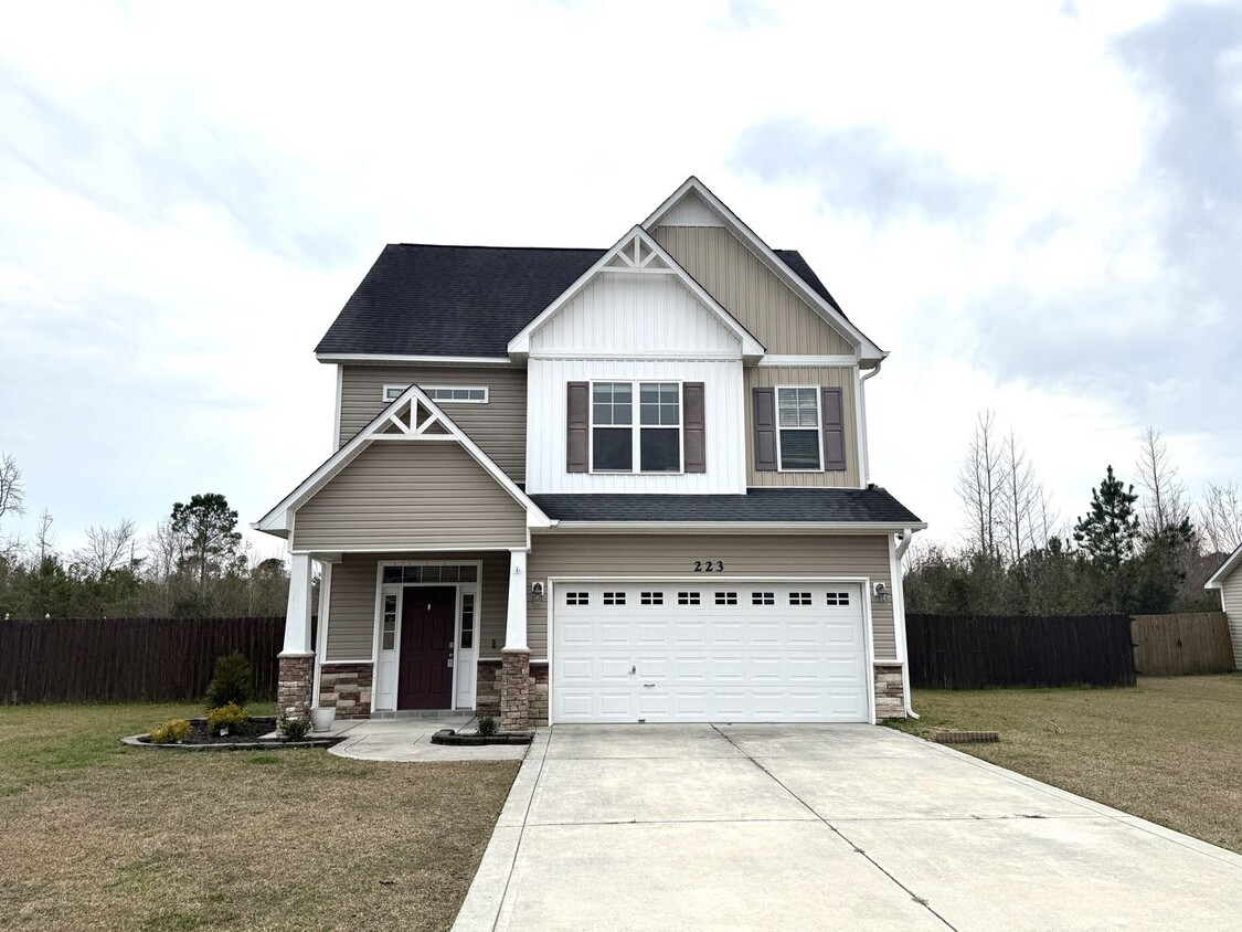 Primary Photo - Beautiful home in great neighborhood!