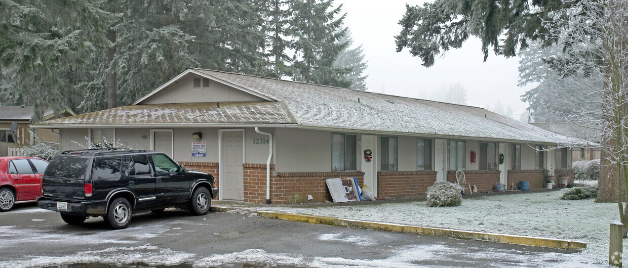 Primary Photo - Meadow Glen Apartments