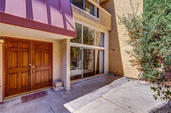 Foto del edificio - Townhome for Lease in Desirable Encino!