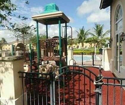 Building Photo - 1485 NE 33rd Rd