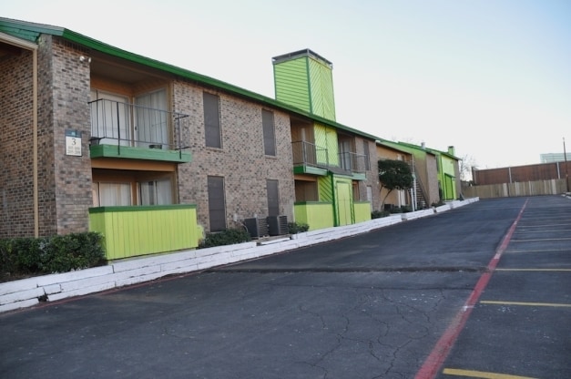 Building Photo - Park Towne Villas