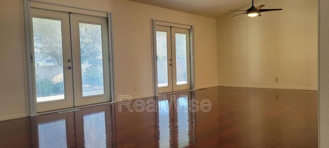 Building Photo - 1267 SW Ironwood Dr