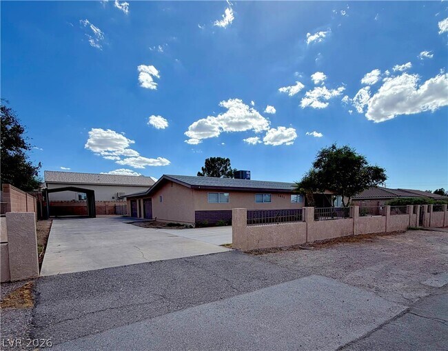 Foto del edificio - 1571 Turf Dr