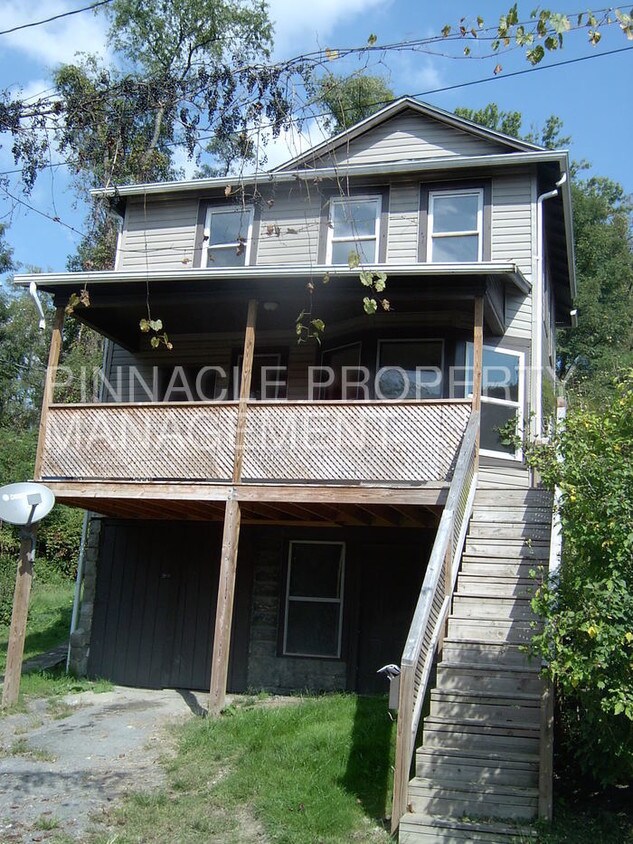 Primary Photo - 652 Monroe St