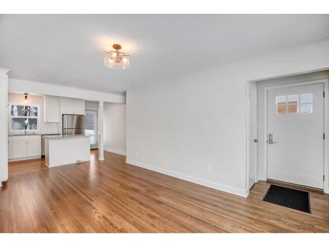 Foto del edificio - 517-517 Yosemite Ave N