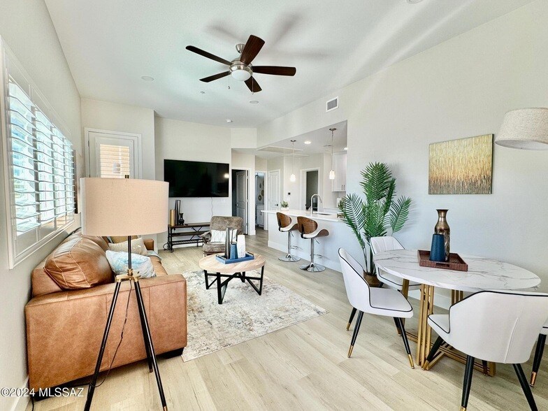 Foto principal - 2032 E River Rd
