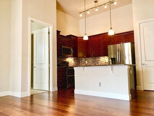 Foto del edificio - 301 Inverness Way S