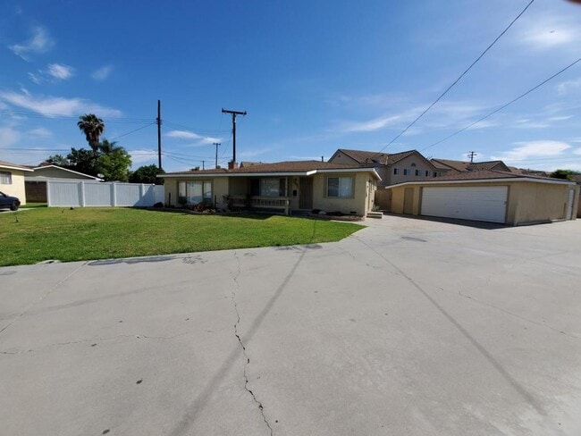 Building Photo - 15552 Cornuta Ave.