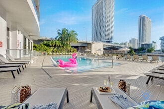 Building Photo - 2602 E Hallandale Beach Blvd