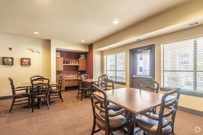 Sala de juegos - Greenhouse Village Apartments (Senior Living)