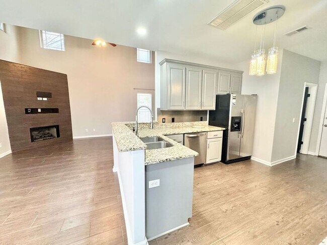 Building Photo - Located in the heart of Richmond Hill this...