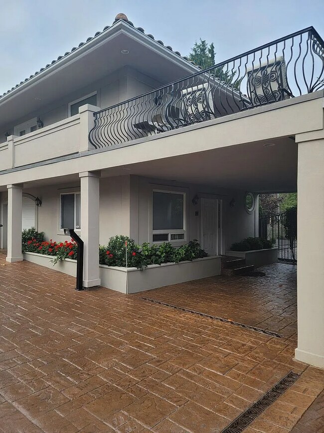 Foto del edificio - Charming Browns Point Home with Garage & B...