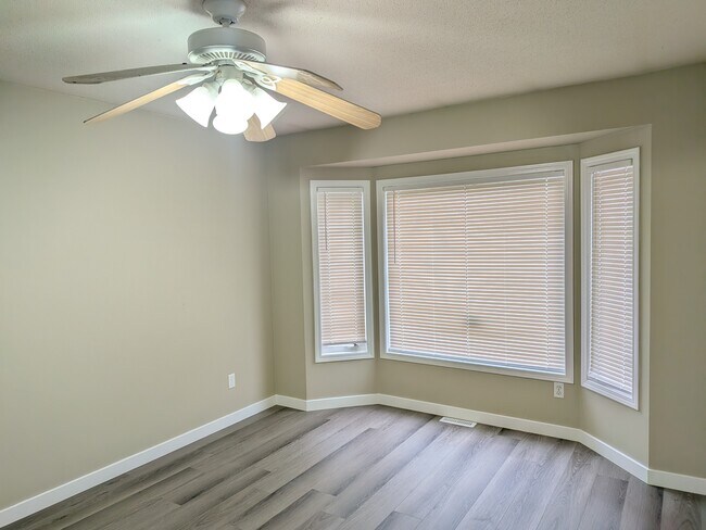 Photo du bâtiment - 46043 Mellard Ave