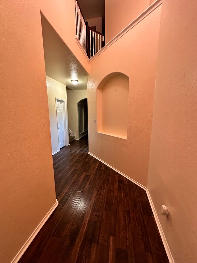 Building Photo - 106 Bear Claw Ct