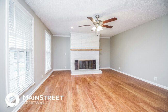 Foto del edificio - 204 Lake Farm Rd
