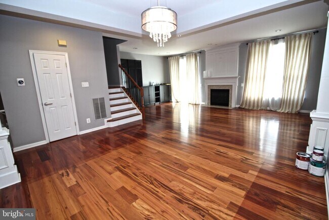 Building Photo - 5221 Jule Star Dr