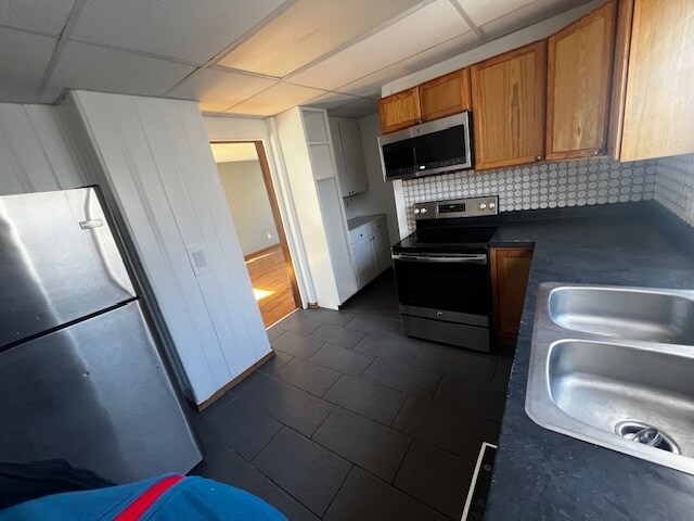 Building Photo - 817 W 7th St