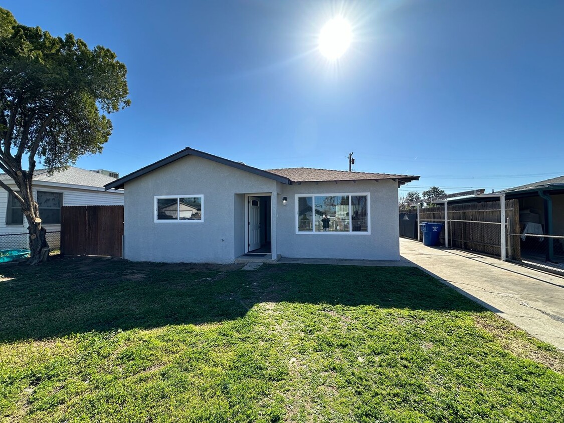 Primary Photo - Cozy Home Newly Remodeled!