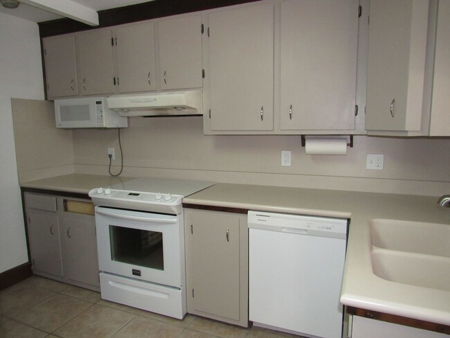 Foto del edificio - Auburn NH Rental!  All Utilities Included