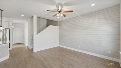 Building Photo - 223 Sapphire Dr