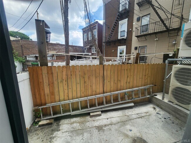 Foto del edificio - 14 Hausman St