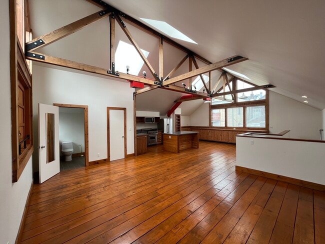 Building Photo - 14 Wilmot St