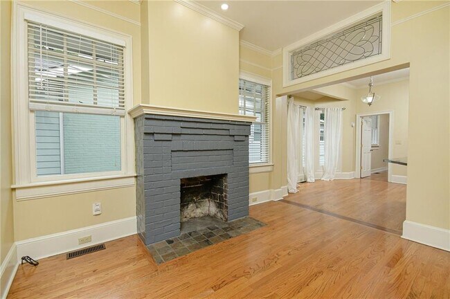 Foto del edificio - 327 4th St NE
