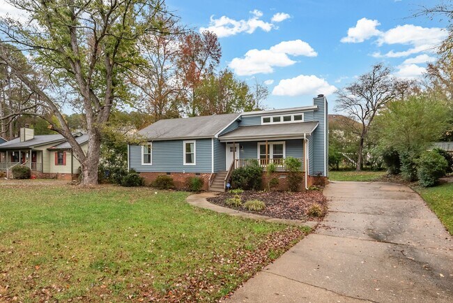 Building Photo - Available Now! Charming 3-bed, 2-bath hous...