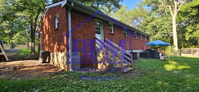 Building Photo - Affordable 2 Bed, 1 Bath Duplex in Madison...