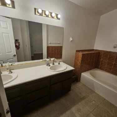Building Photo - 2890 Summer Set Cir