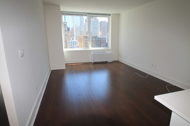 Building Photo - 51 Riverside Blvd
