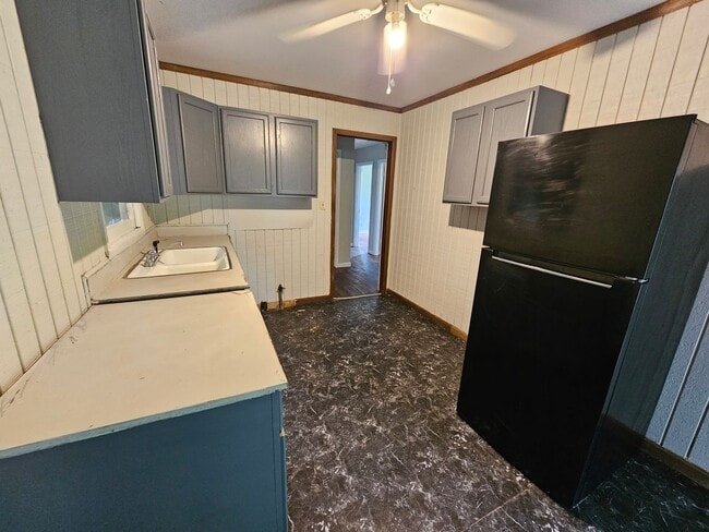 Building Photo - Nice Home with Fenced Yard