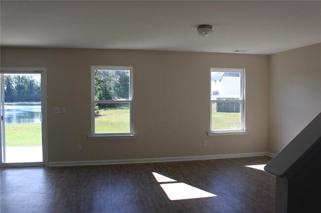 Foto del edificio - 119 Roswell Dr W