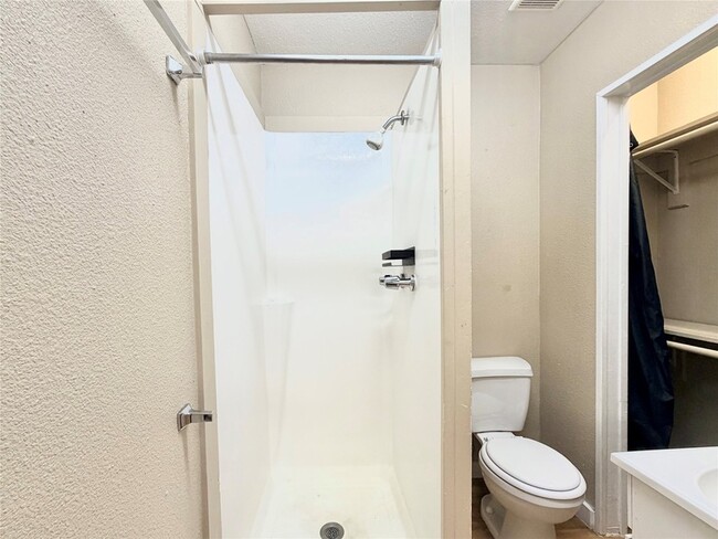 Building Photo - 1002 Gregg St