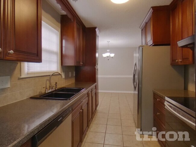 Building Photo - 4901 Farmview Dr