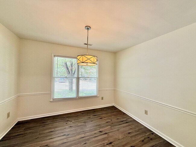Foto del edificio - Newly Remodeled 3BD, 2.5BA Townhouse in Ca...