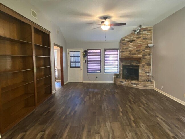Building Photo - 124 Tamarisk Trail