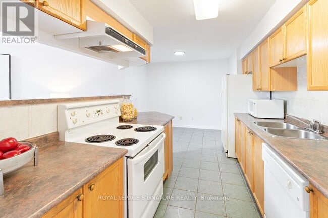 Building Photo - 250 Manitoba St